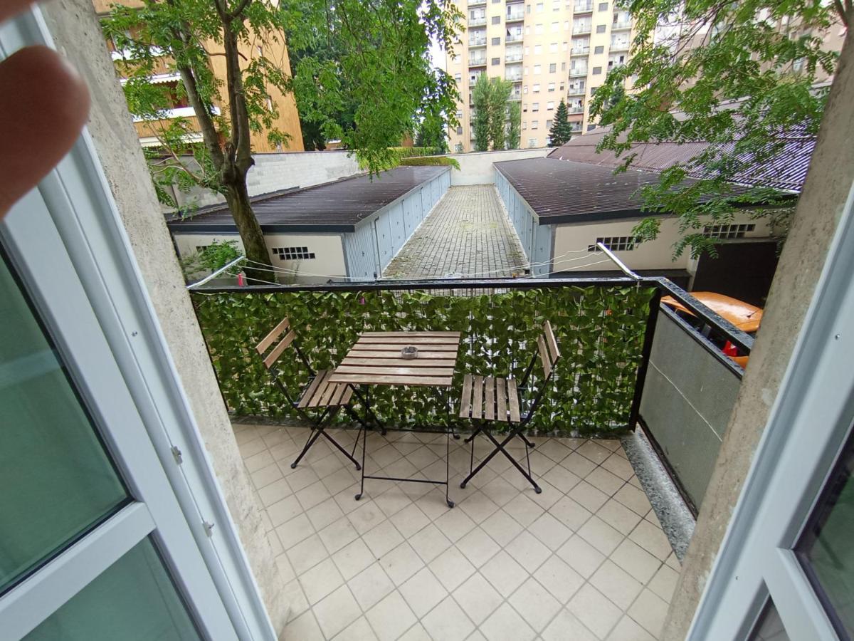 Appartement Apartament Famagosta Milano Extérieur photo